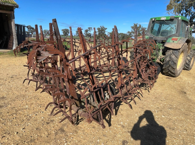 Howard Bagshaw 11 Leaf Trailing Harrows 