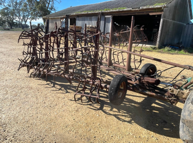 Howard Bagshaw 11 Leaf Trailing Harrows 