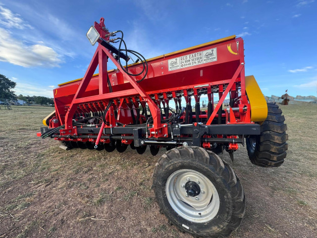 24 Row Double Disc Seeder - Red Earth