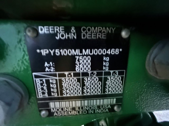 2021 - JD 5100M - Tractor with 543R Loader