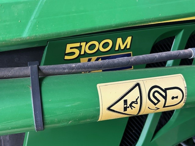 2021 - JD 5100M - Tractor with 543R Loader